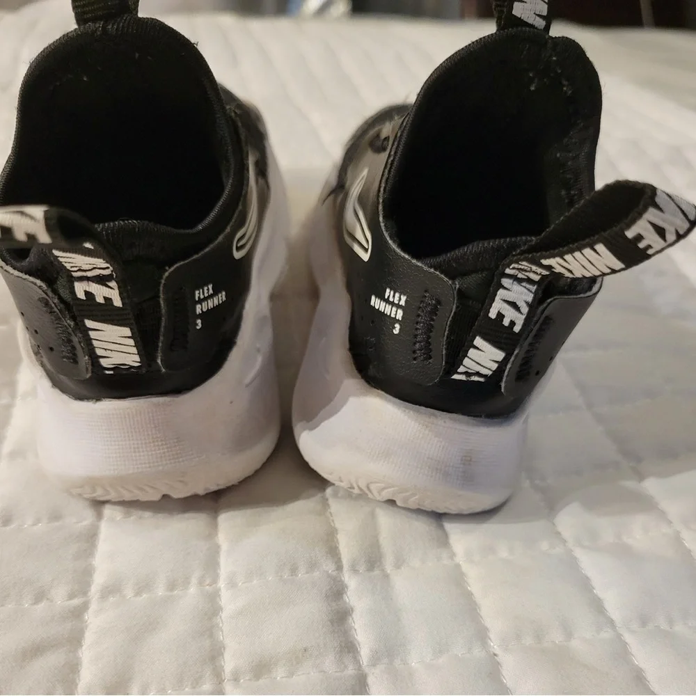 Nike Black Flex Runner 3 Sneakers Baby Size 4C Athletic Sporty Comfort Fan Fun